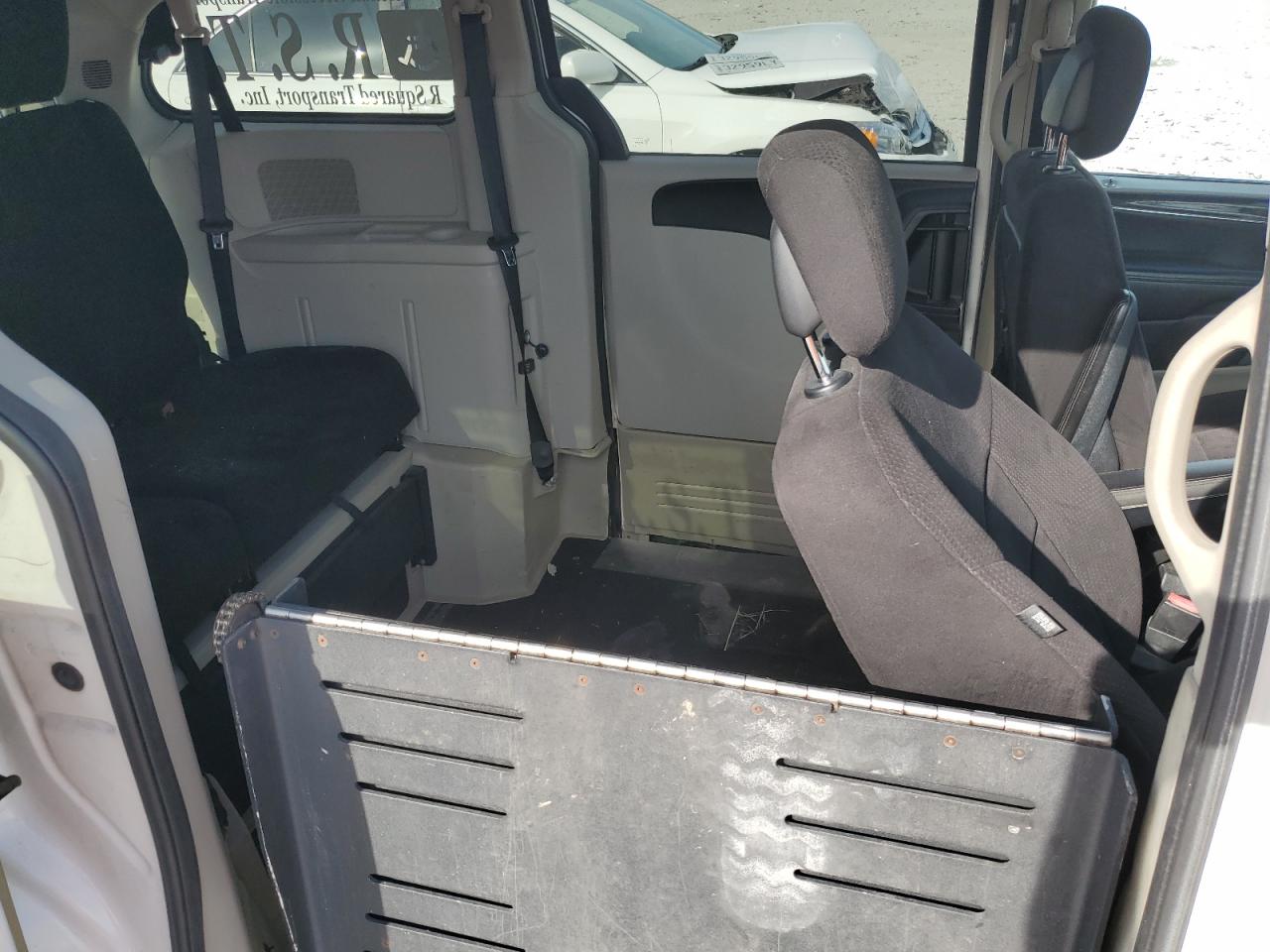 2011 Chrysler Town & Country Touring VIN: 2A4RR5DG8BR615562 Lot: 70165965