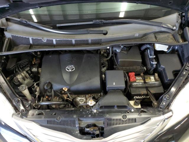 2017 TOYOTA SIENNA XLE  