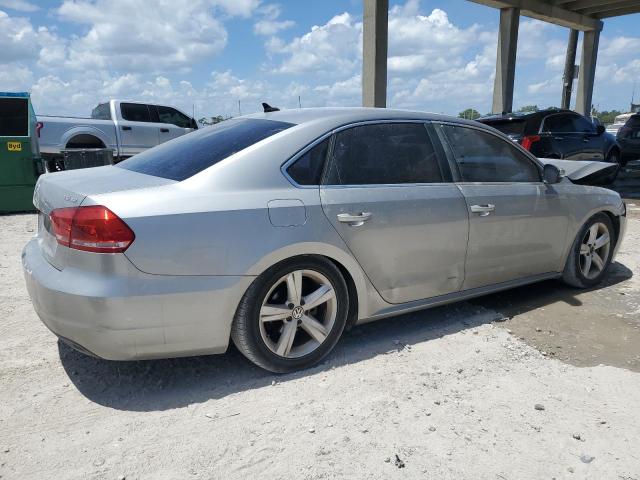 Sedans VOLKSWAGEN PASSAT 2014 Silver