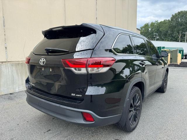 2019 TOYOTA HIGHLANDER SE  