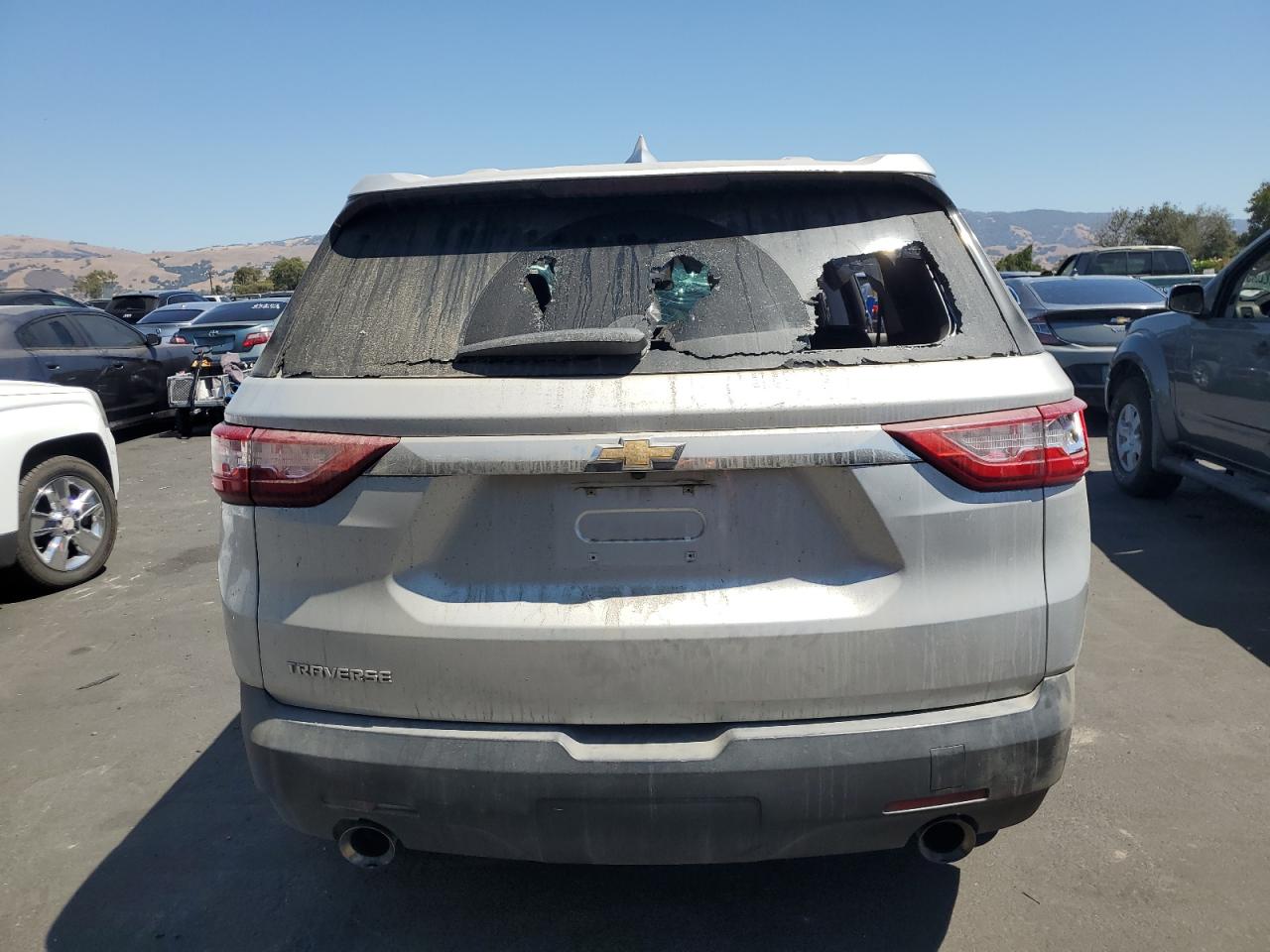 2018 Chevrolet Traverse Ls VIN: 1GNERFKW0JJ101977 Lot: 70293985