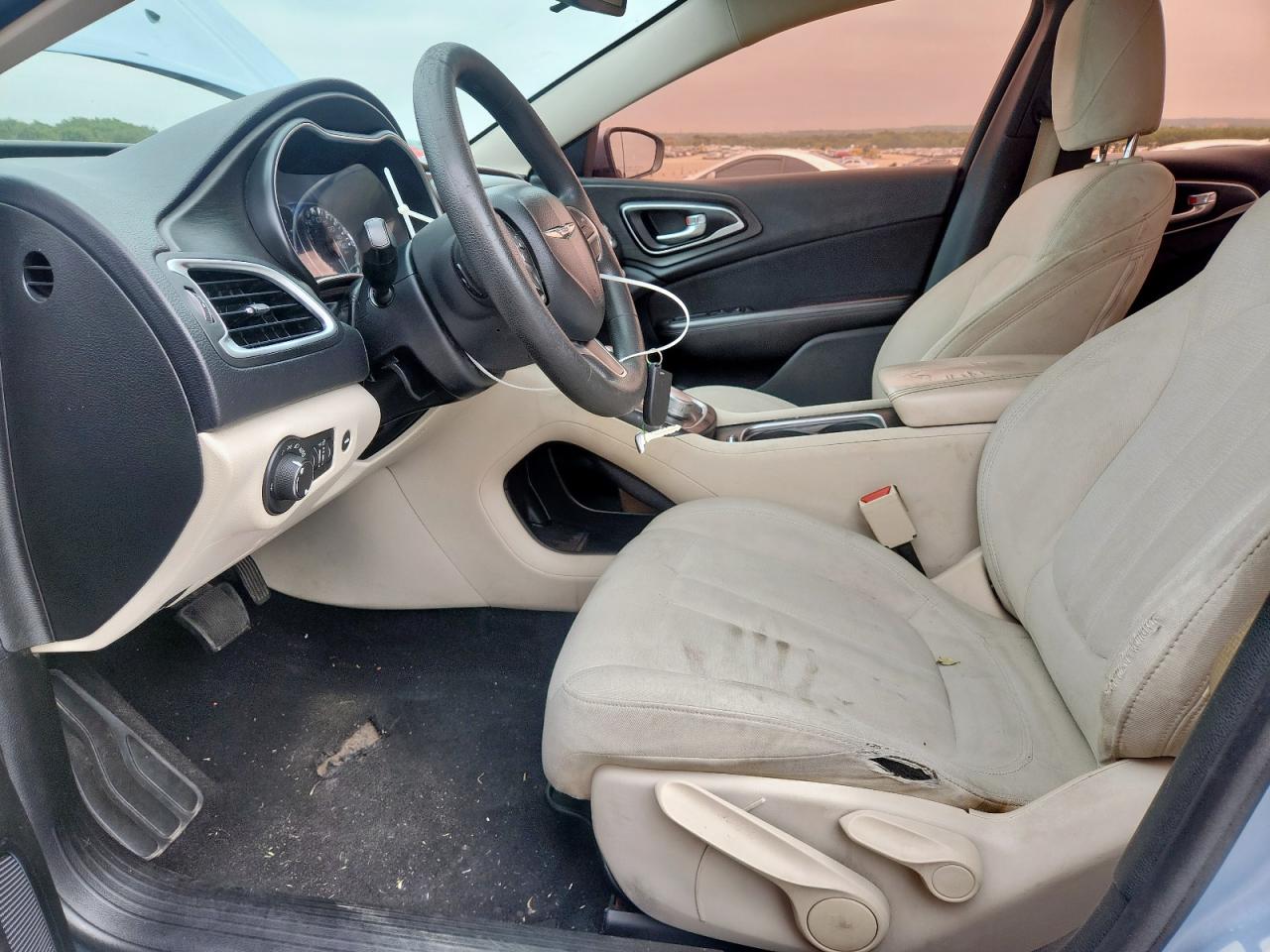 2015 Chrysler 200 Limited VIN: 1C3CCCABXFN712604 Lot: 70784595