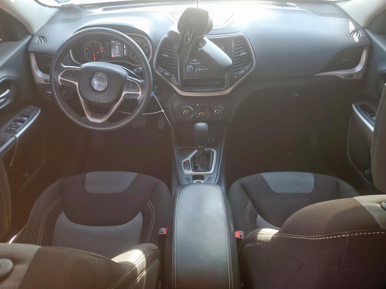 2018 Jeep Cherokee Latitude VIN: 1C4PJLCB1JD558623 Lot: 68372405