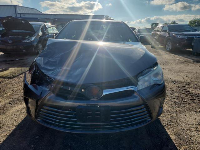 Sedans TOYOTA CAMRY 2017 Szary