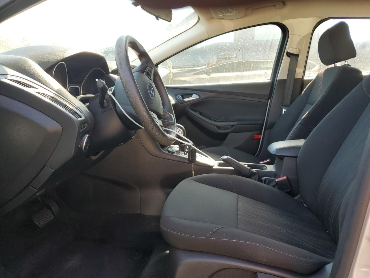 2016 Ford Focus Se VIN: 1FADP3K22GL255423 Lot: 70227205