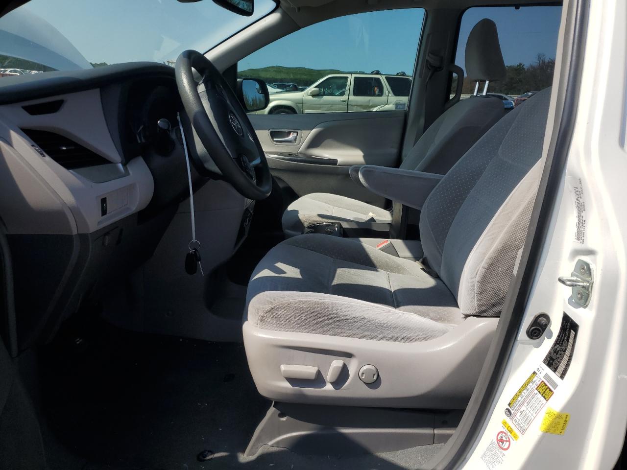2019 Toyota Sienna Le VIN: 5TDKZ3DC1KS983095 Lot: 67254915