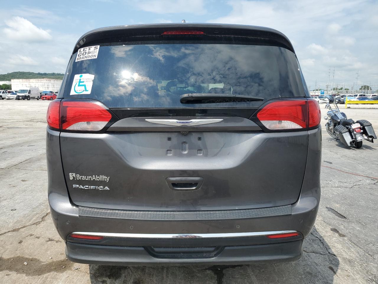 2020 Chrysler Pacifica Touring L VIN: 2C4RC1BG2LR131360 Lot: 68170025