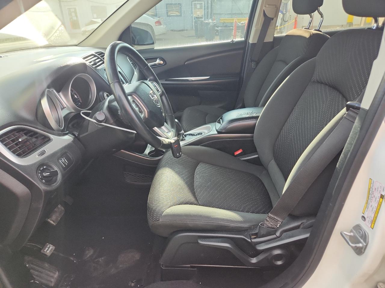 2018 Dodge Journey Se VIN: 3C4PDCAB1JT383553 Lot: 70212615