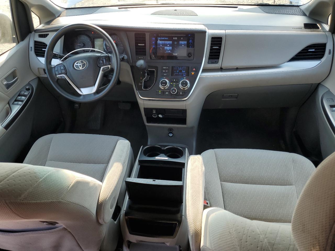 2017 Toyota Sienna Le VIN: 5TDKZ3DC0HS811309 Lot: 68946095