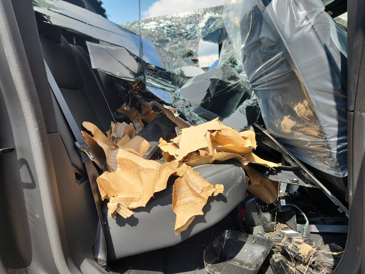 2025 Tesla Cybertruck VIN: 7G2CEHEE5SA077074 Lot: 69826955