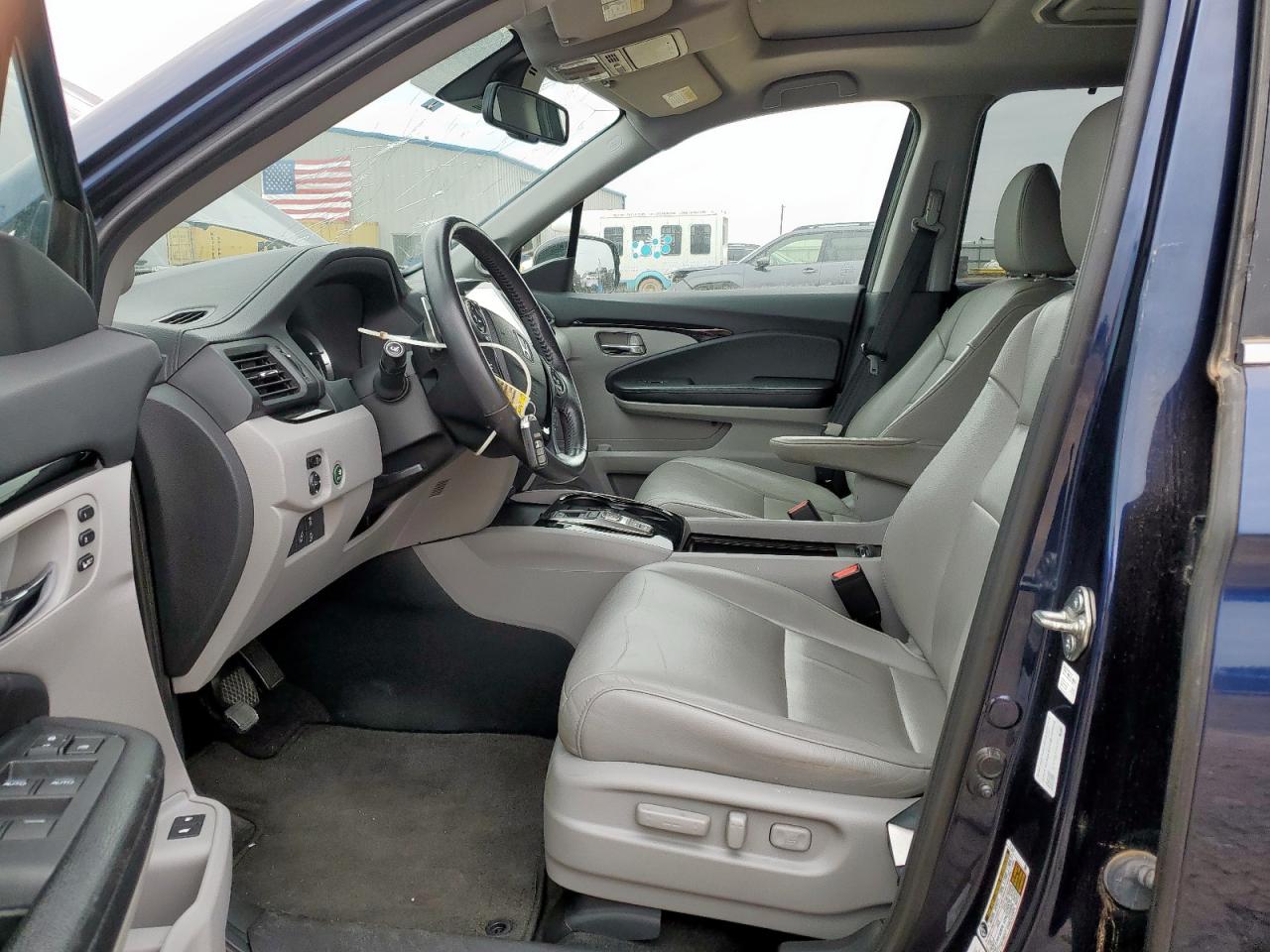 2017 Honda Pilot Touring VIN: 5FNYF6H97HB085648 Lot: 70118125