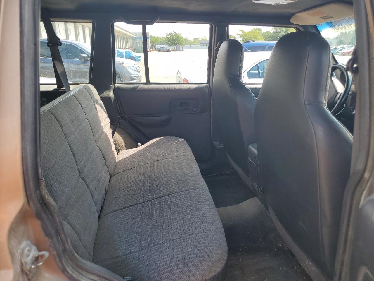 1999 Jeep Cherokee Sport VIN: 1J4FF68S4XL610682 Lot: 67247395