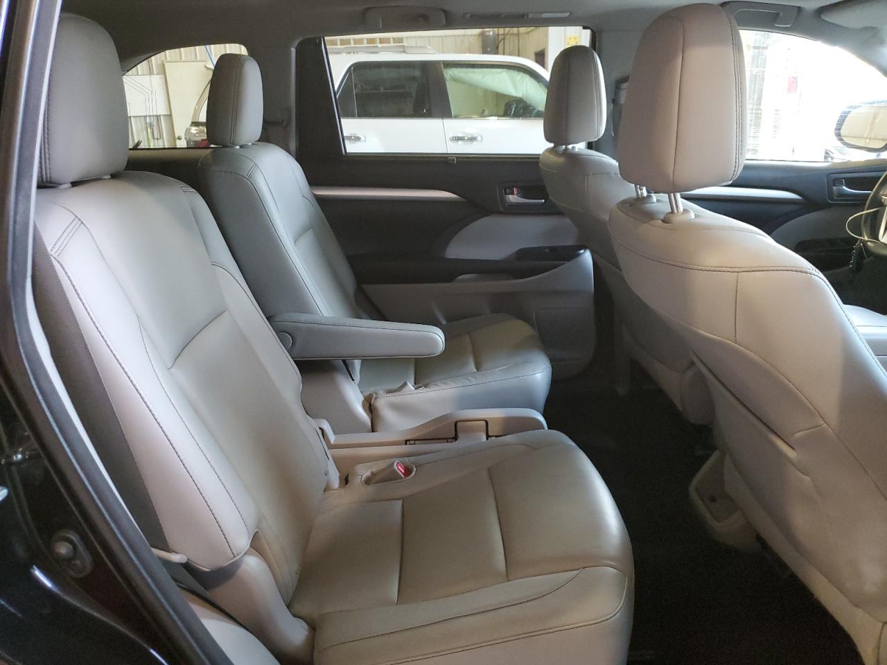 2015 Toyota Highlander Xle VIN: 5TDJKRFH2FS110666 Lot: 68421165