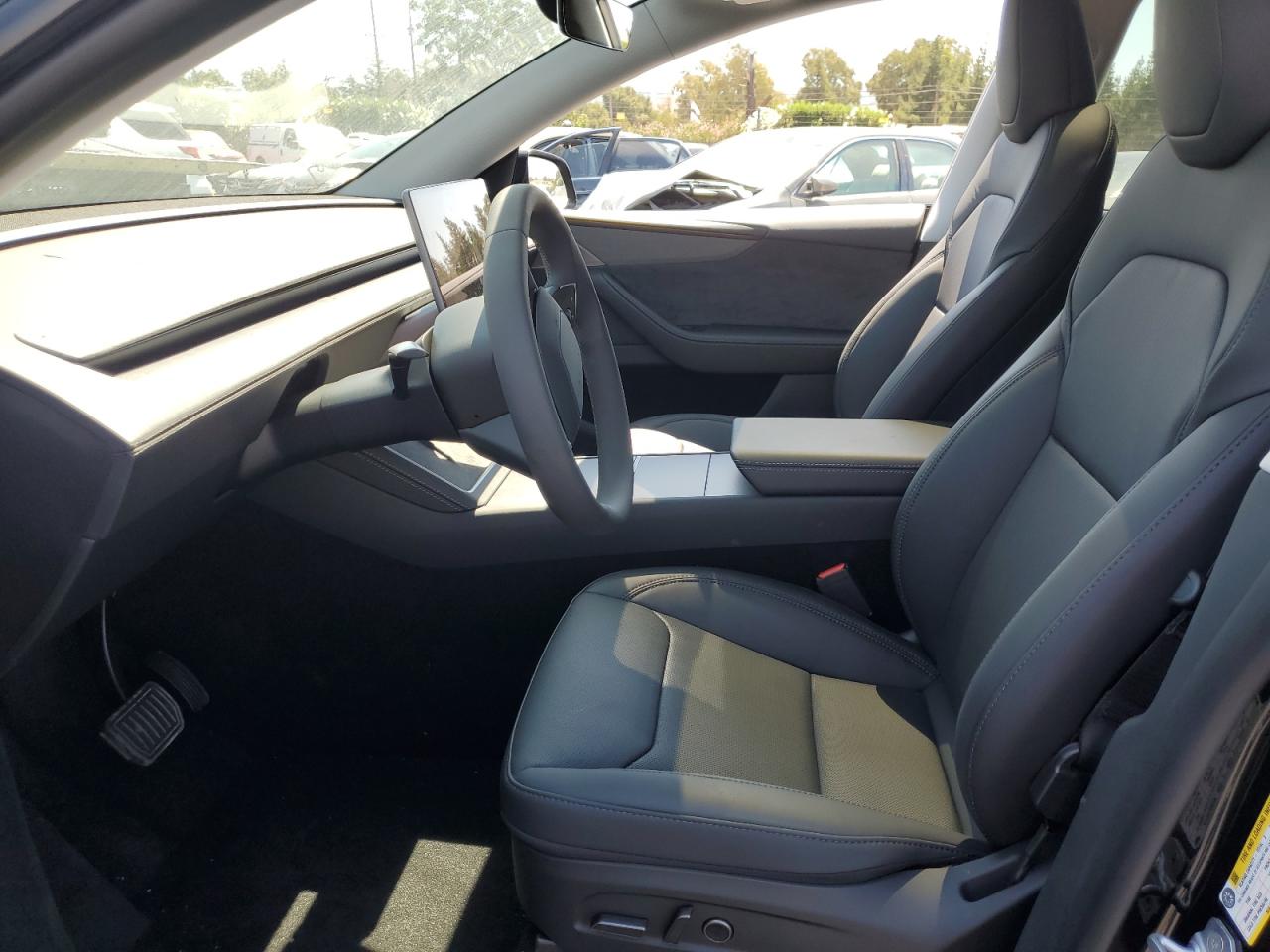 2026 Tesla Model Y VIN: 7SAYGDEE2TF368716 Lot: 69052045