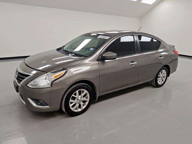  NISSAN VERSA 2017 Серый