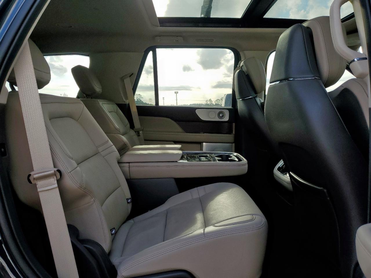 2024 Lincoln Navigator Reserve VIN: 5LMJJ2LG8REL05261 Lot: 87093935