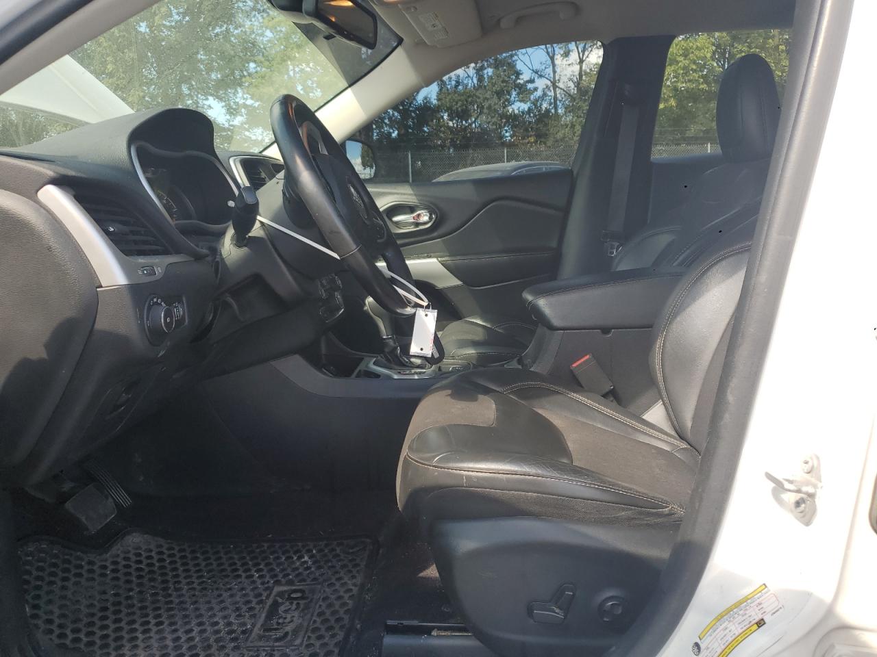 2018 Jeep Cherokee Latitude Plus VIN: 1C4PJLLX4JD606076 Lot: 69774915