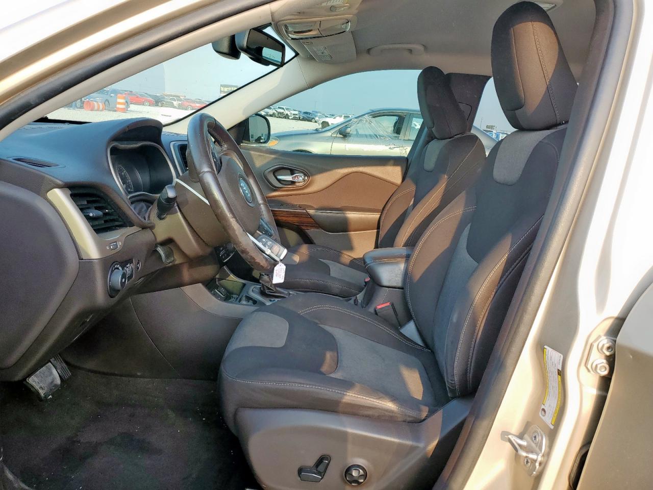 2014 Jeep Cherokee Latitude VIN: 1C4PJLCS9EW206156 Lot: 70601665