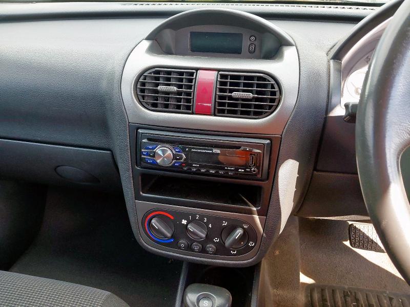 2004 VAUXHALL CORSA DESIGN