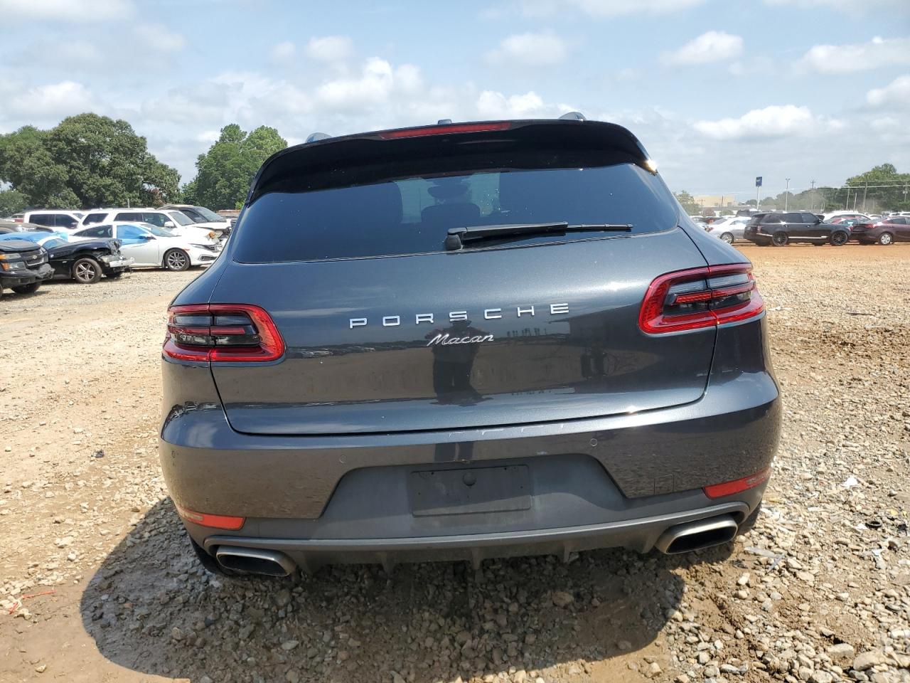 2017 Porsche Macan VIN: WP1AA2A54HLB82429 Lot: 67115225