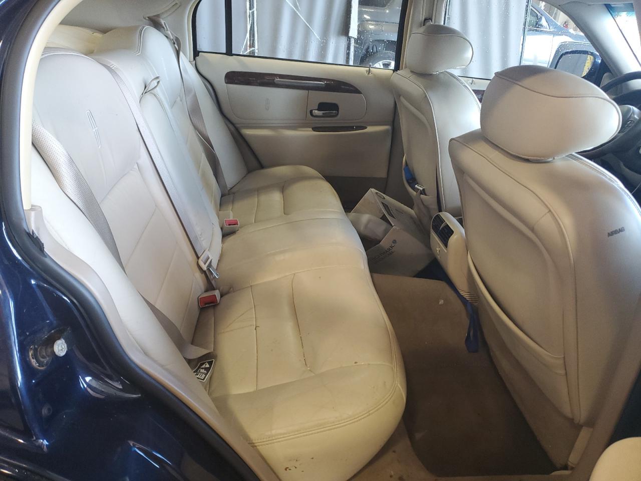 2001 Lincoln Town Car Signature VIN: 1LNHM82W41Y733433 Lot: 68140525