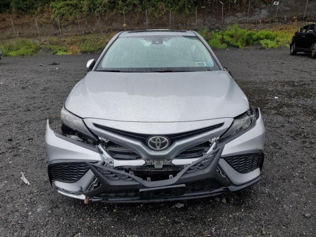  TOYOTA CAMRY 2021 Серебристый