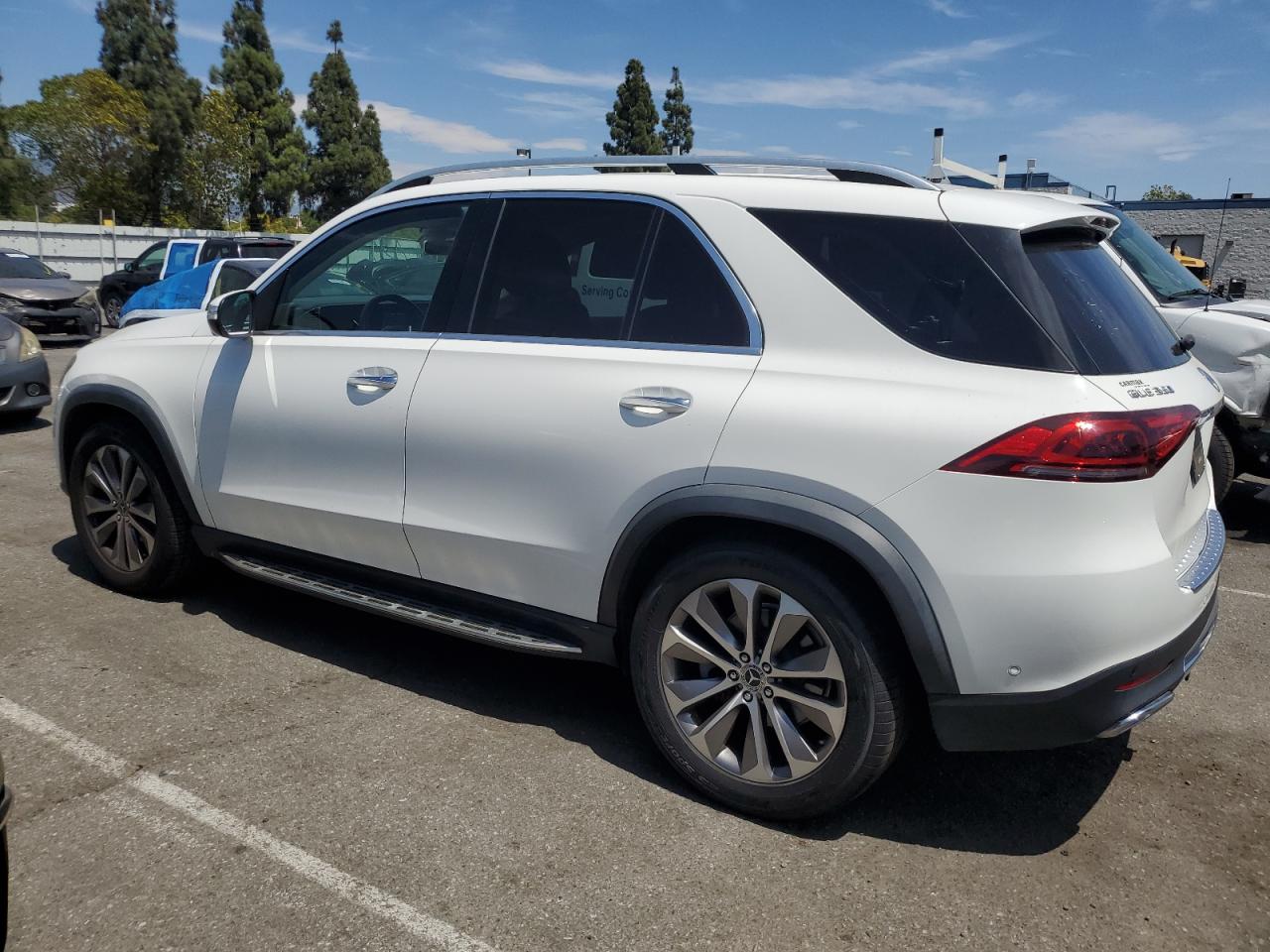 Фото: 4JGFB4JE2LA106451