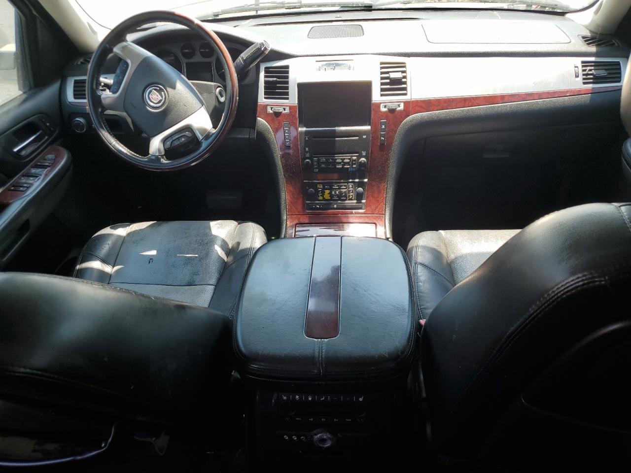 2007 Cadillac Escalade Esv VIN: 1GYFK668X7R370778 Lot: 66718675