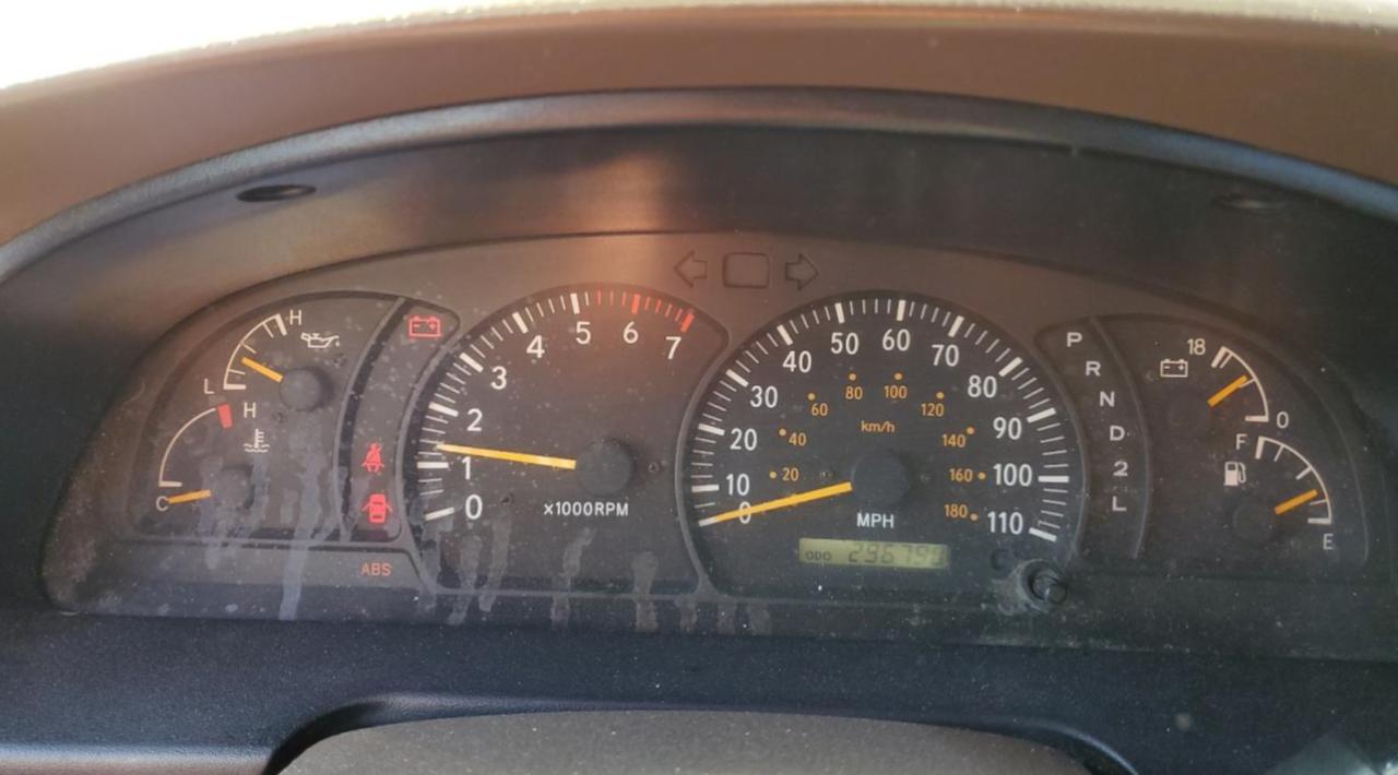 2000 Toyota Tundra Access Cab Limited VIN: 5TBRT3817YS100241 Lot: 70643025