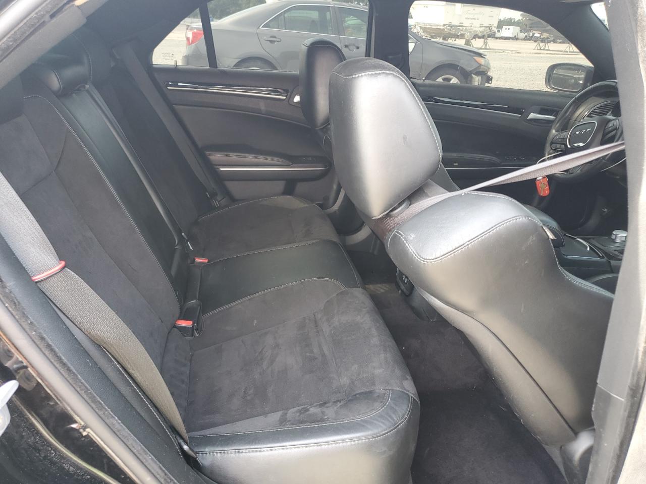 2015 Chrysler 300 Limited VIN: 2C3CCAAG4FH922270 Lot: 70441325