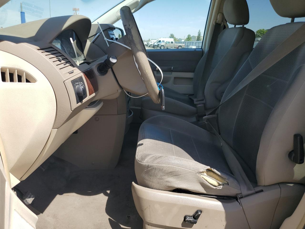 2010 Chrysler Town & Country Lx VIN: 2A4RR4DE0AR259454 Lot: 69876575