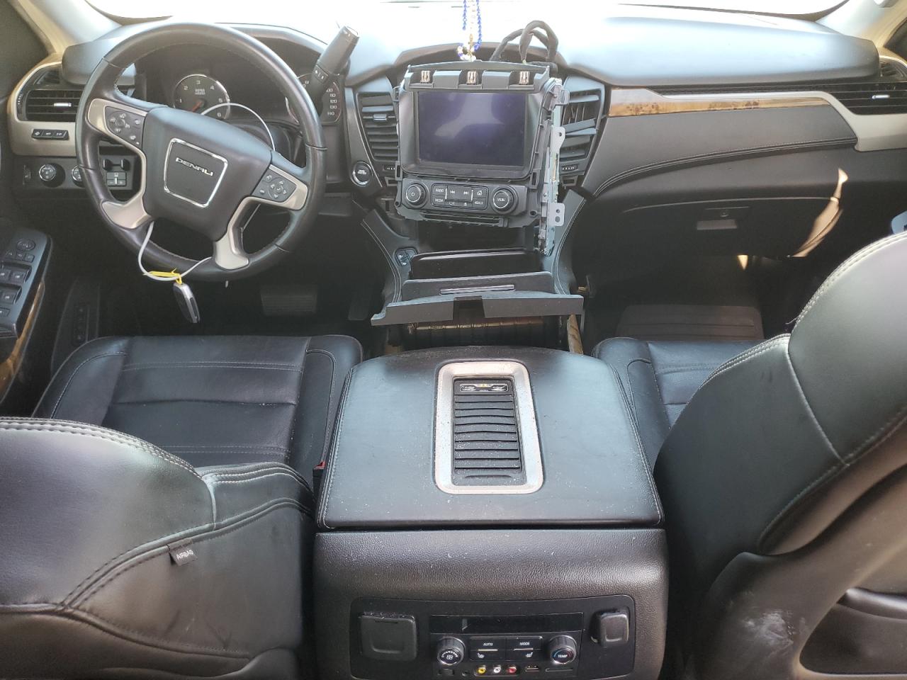 2015 GMC Yukon Xl Denali VIN: 1GKS2JKJ8FR634745 Lot: 68002185