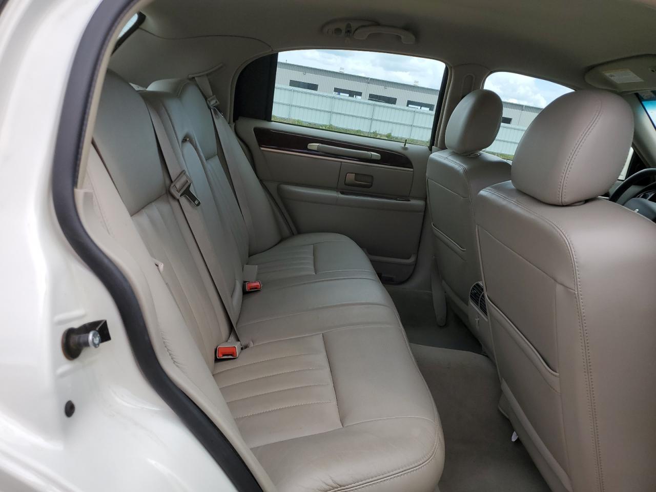 2007 Lincoln Town Car Signature VIN: 1LNHM81W27Y623751 Lot: 71100975