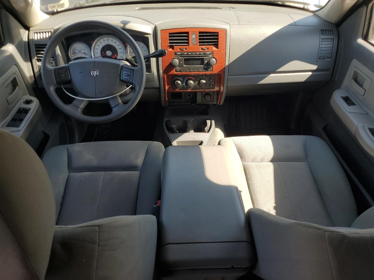 2005 Dodge Dakota Quad Slt VIN: 1D7HW48N05S115837 Lot: 70423865