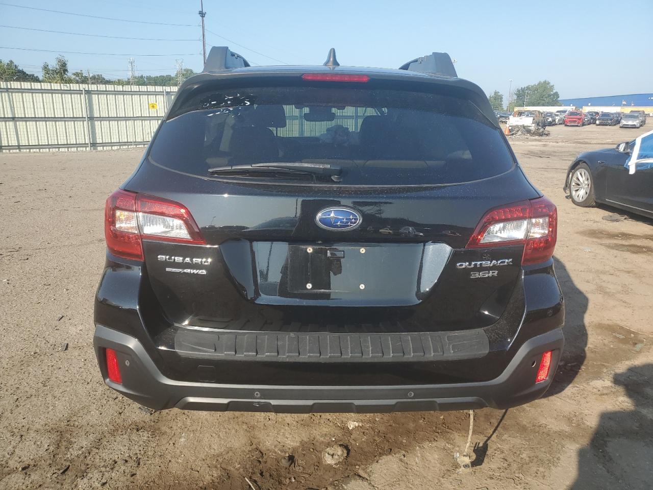 2018 Subaru Outback 3.6R Limited VIN: 4S4BSENC2J3246045 Lot: 68077465