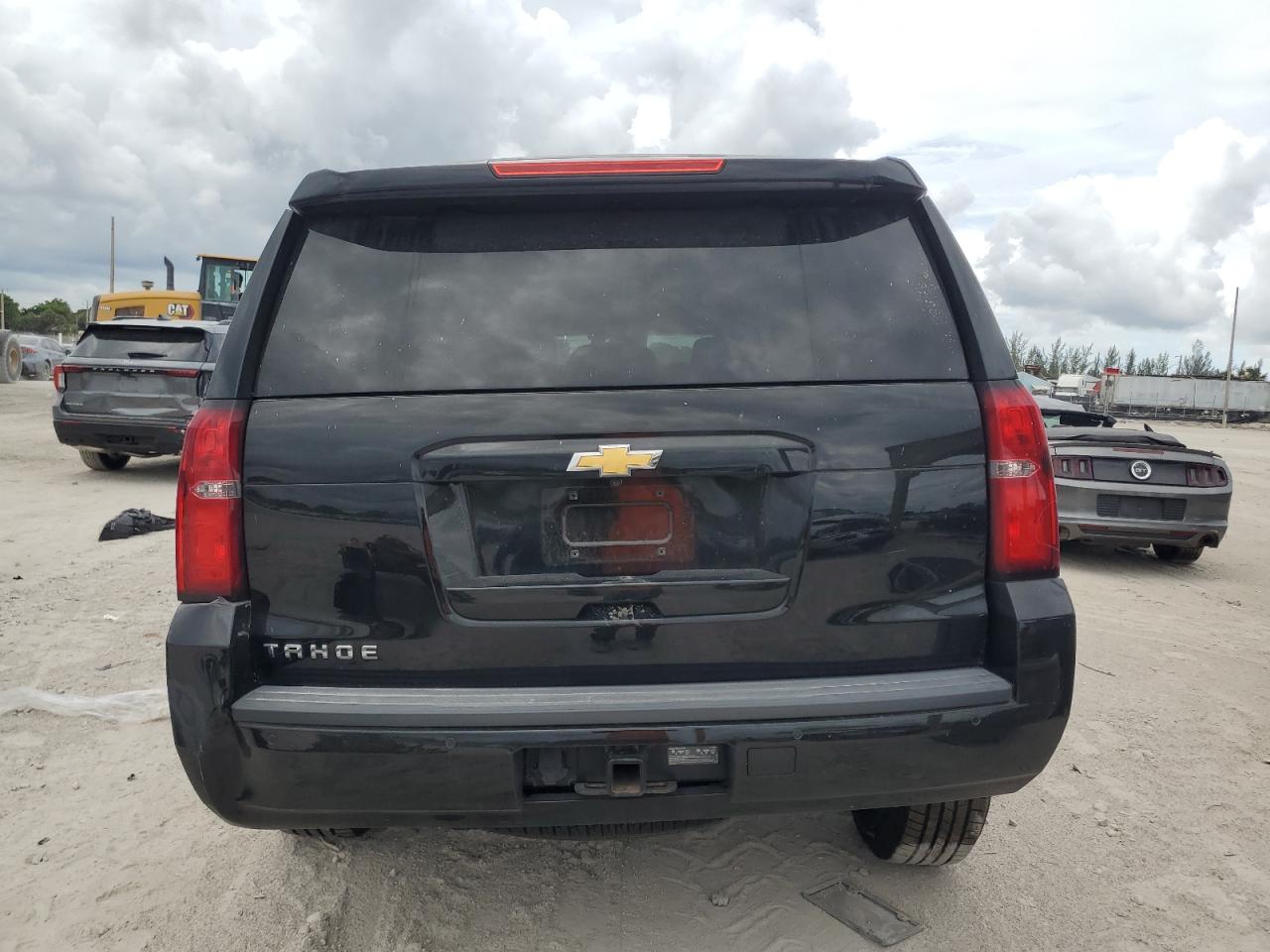 2018 Chevrolet Tahoe C1500 Lt VIN: 1GNSCBKC9JR125585 Lot: 68249845