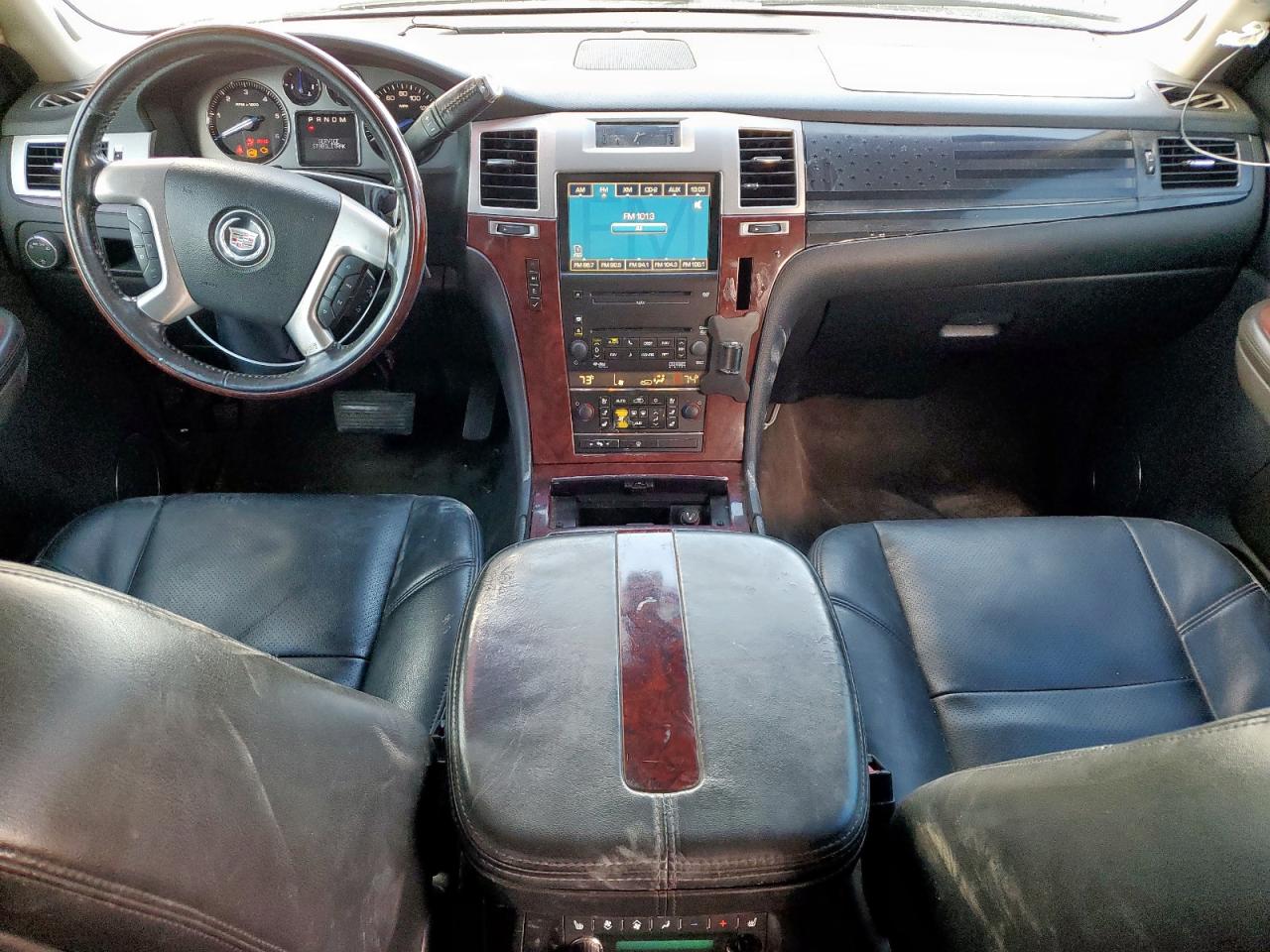 2008 Cadillac Escalade Luxury VIN: 1GYFK63838R199555 Lot: 70779115