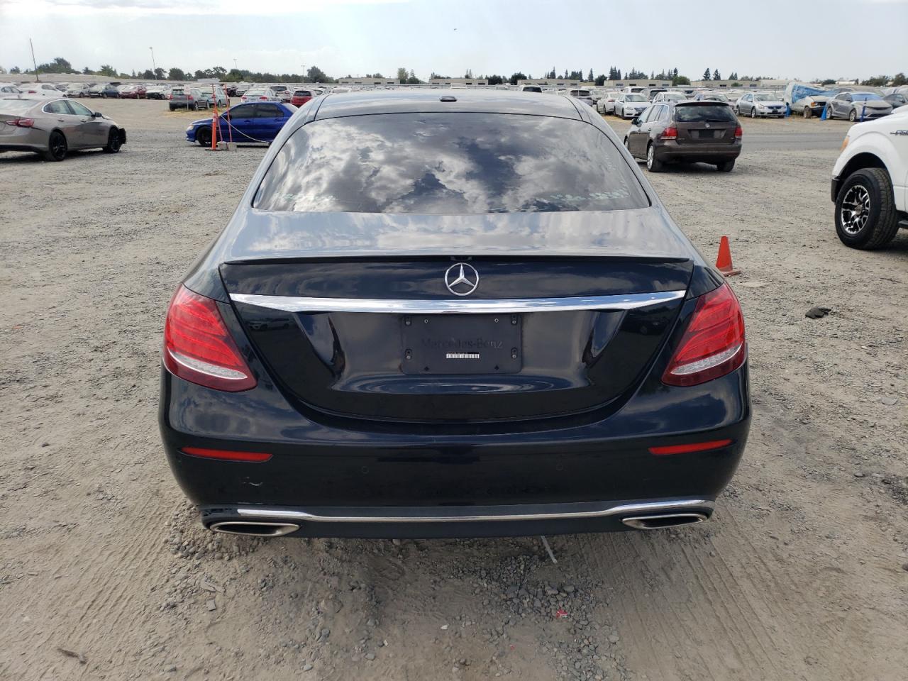 2017 Mercedes-Benz E 300 VIN: WDDZF4JB7HA135744 Lot: 70389245