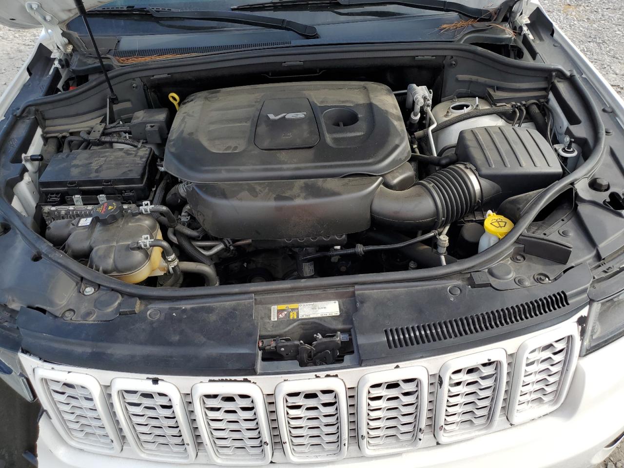 1C4RJFAG6JC188512 2018 Jeep Grand Cherokee Laredo