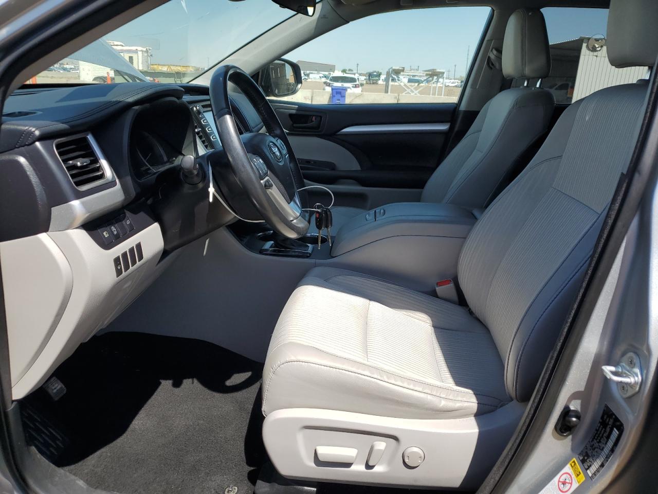 2017 Toyota Highlander Le VIN: 5TDBZRFH3HS397695 Lot: 69770215