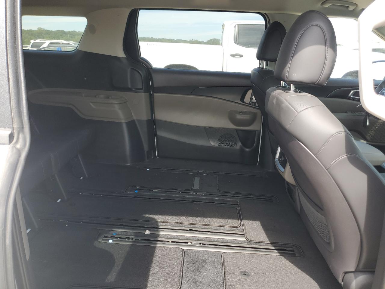 2025 Kia Carnival Lx VIN: KNDNB5K3XS6460450 Lot: 69999235