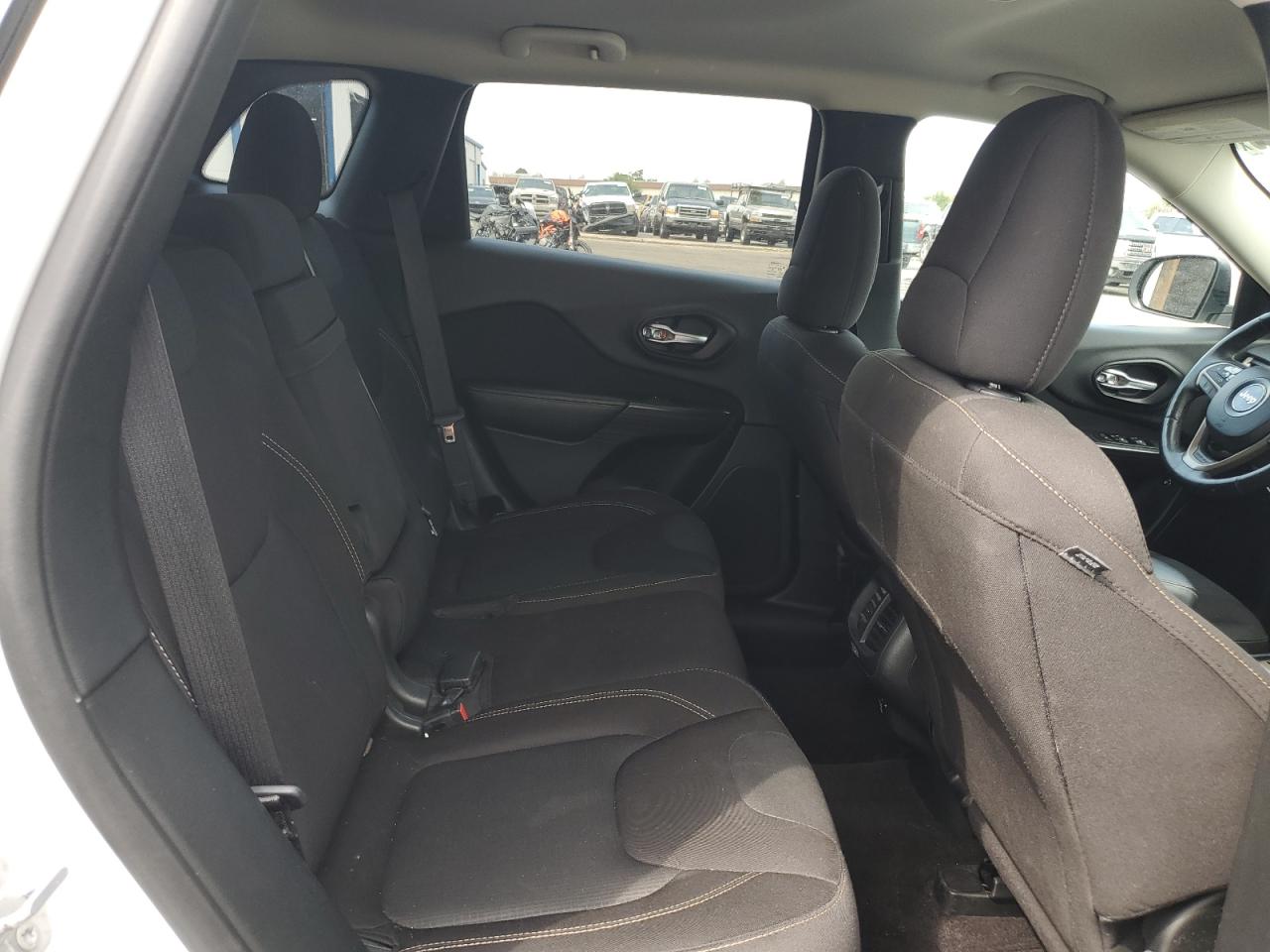 2016 Jeep Cherokee Latitude VIN: 1C4PJMCS2GW360524 Lot: 69229185