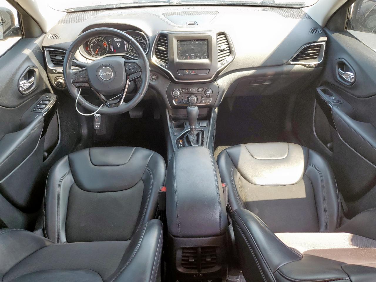 2019 Jeep Cherokee Latitude Plus VIN: 1C4PJLLB2KD338974 Lot: 67590585