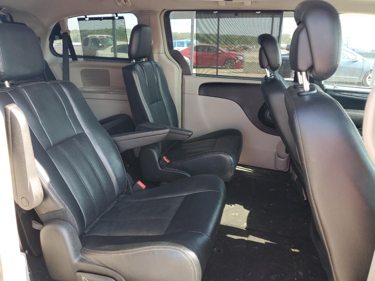 2016 Chrysler Town & Country Touring L VIN: 2C4RC1CG2GR221127 Lot: 68633745