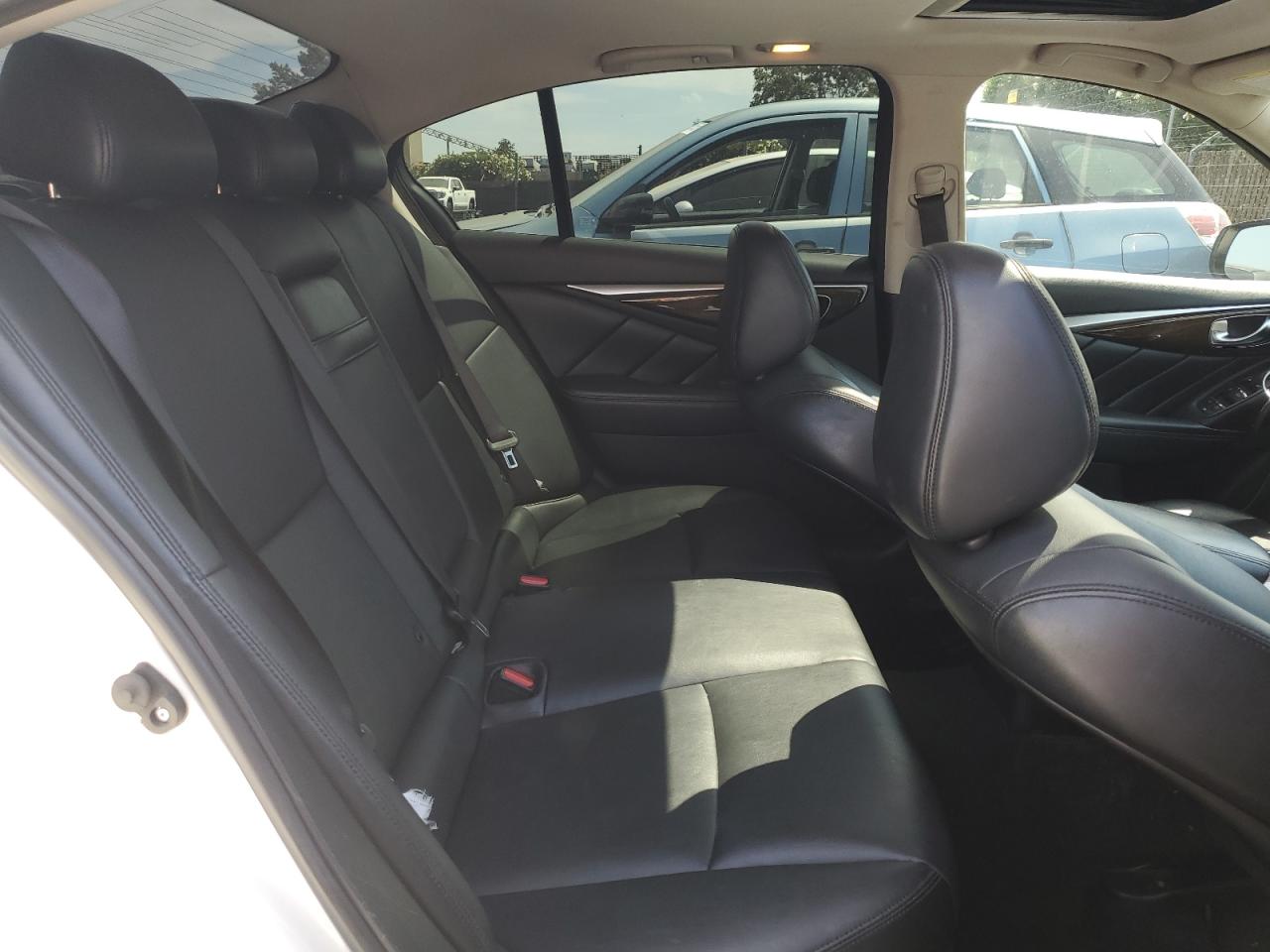 2018 Infiniti Q50 Luxe VIN: JN1EV7AP2JM366700 Lot: 70260855