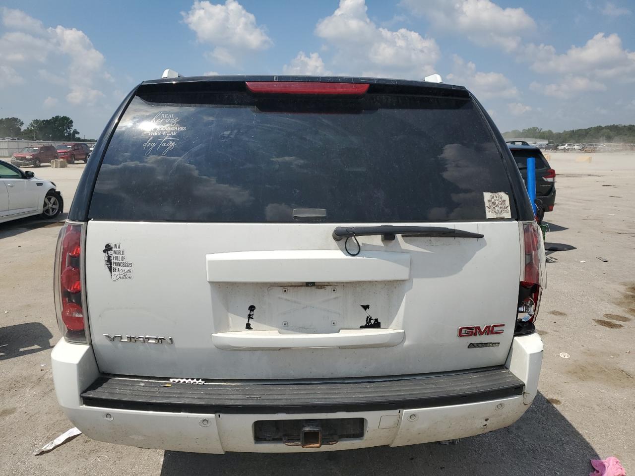 2007 GMC Yukon Denali VIN: 1GKFK63887J198926 Lot: 67779105