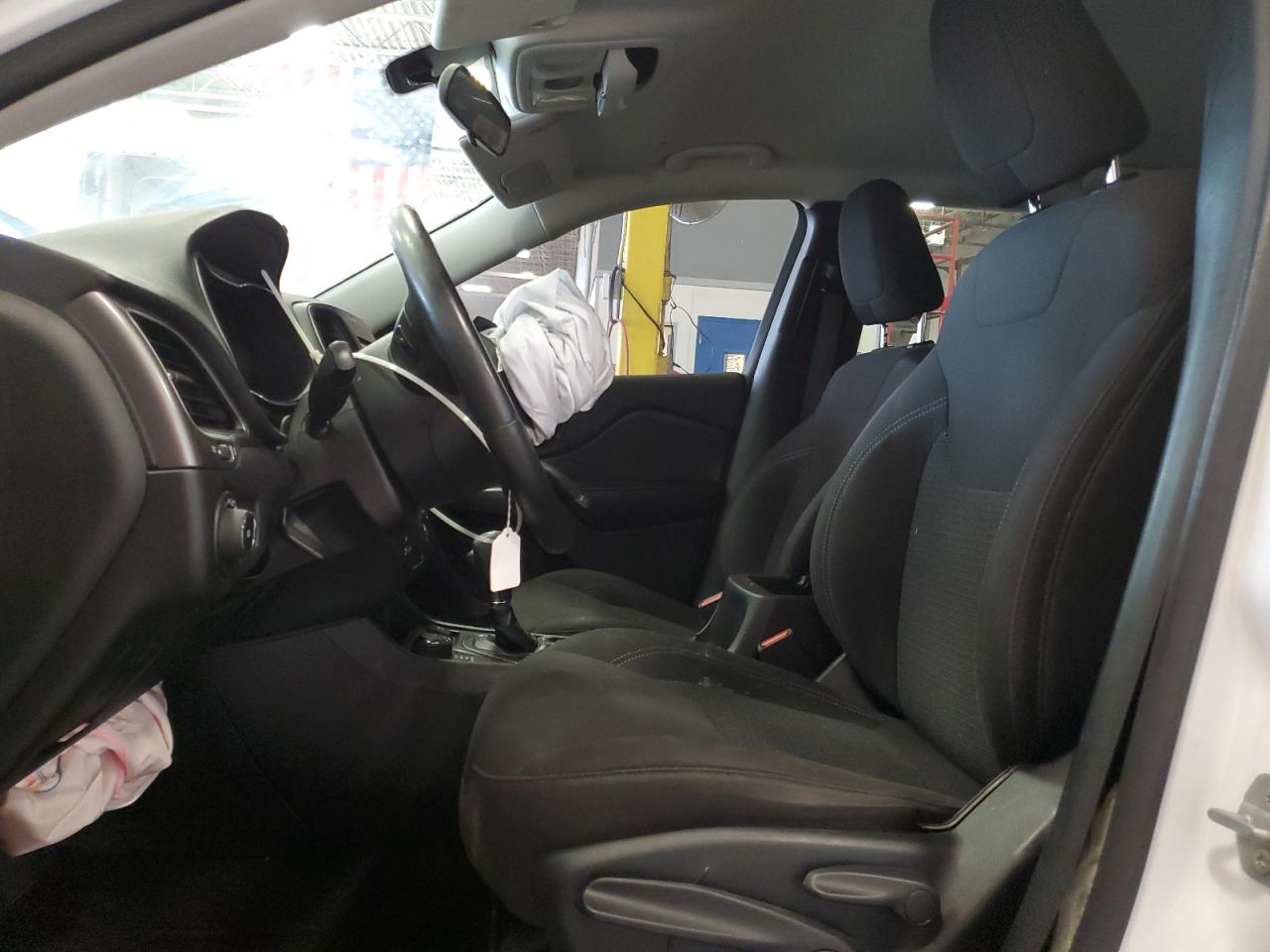 2019 Jeep Cherokee Latitude VIN: 1C4PJMCB7KD322789 Lot: 70117165