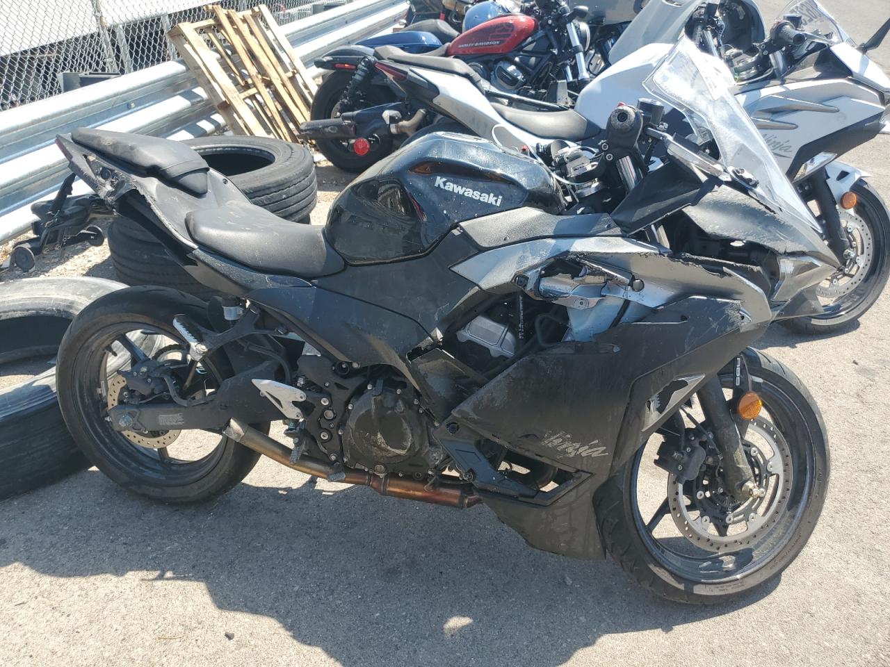 2025 Kawasaki Ex500 A two_colors null gas ML5EXGJ19SDA61096 photo #1