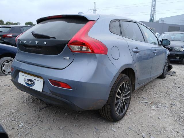 2019 VOLVO V40 MOMENTUM EDITION T2 A 