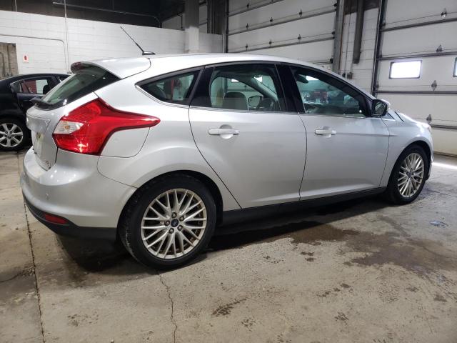 Hatchbacks FORD FOCUS 2012 Srebrny